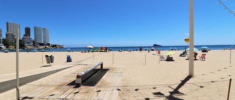 Una playa cerca