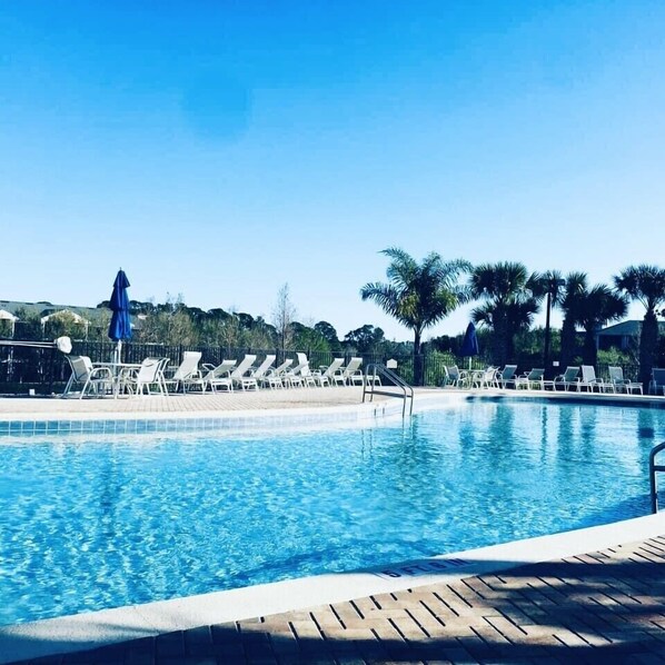 Piscine intérieure, piscine extérieure