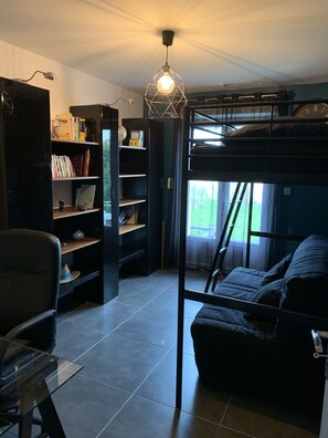 3 chambres, fer et planche à repasser, Wi-Fi gratuit, draps fournis