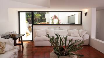 Smart TV, table tennis