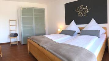 3 bedrooms, WiFi, bed sheets