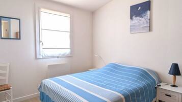 3 bedrooms, iron/ironing board, travel cot, free WiFi