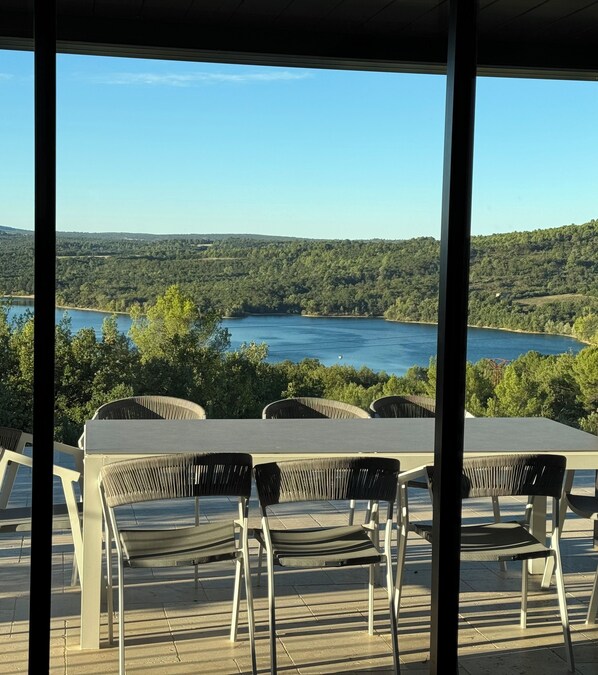 Outdoor dining - Maison lac et verdon (Montagnac-Montpezat)