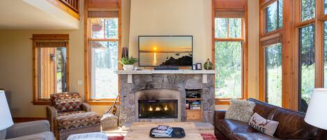 Smart TV, fireplace