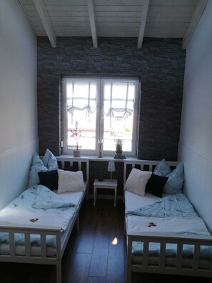 2 chambres, fer et planche à repasser, lit parapluie, Wi-Fi gratuit