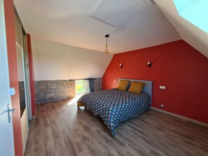 3 bedrooms, free WiFi, bed sheets