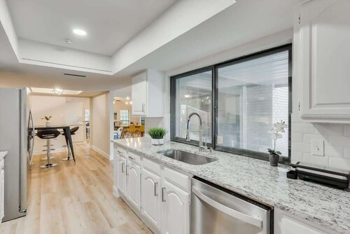 Spacious Bright and Modern Home with Pool