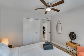 4 bedrooms, iron/ironing board, WiFi, bed sheets - Spacious Bright and Modern Home with Pool (Dallas)