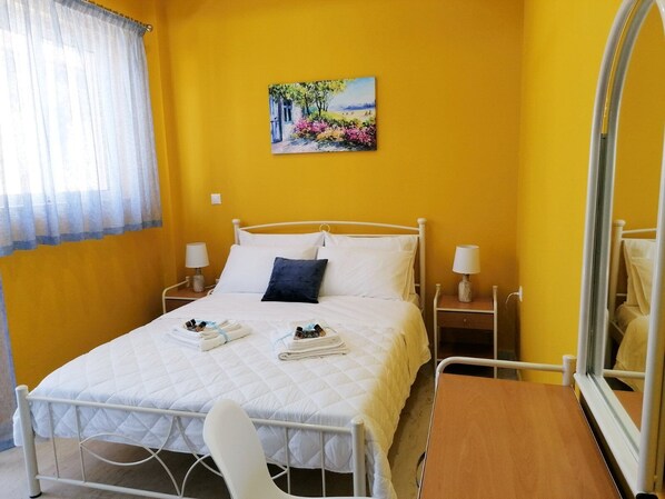 3 bedrooms, iron/ironing board, free WiFi