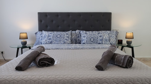 Your central and comfortable 100 sqm flat in Valencia City. 10 Gigabit internet