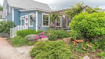 Condo, 1 Bedroom | Property grounds