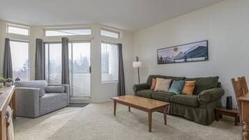 Condo, 1 Bedroom | Living area | Fireplace