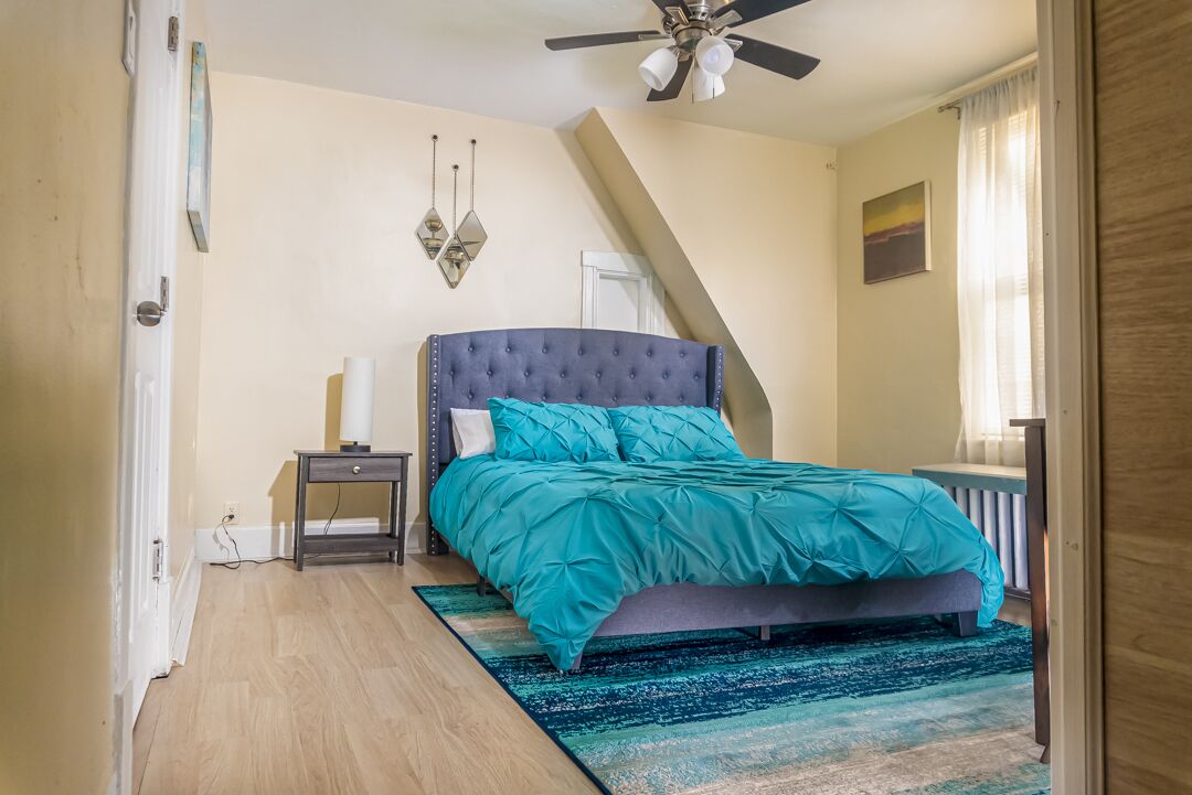 1 slaapkamer, een strijkplank/strijkijzer, gratis wifi, beddengoed
