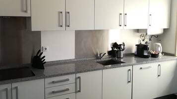 Fridge, oven, cookware/dishes/utensils, dining tables