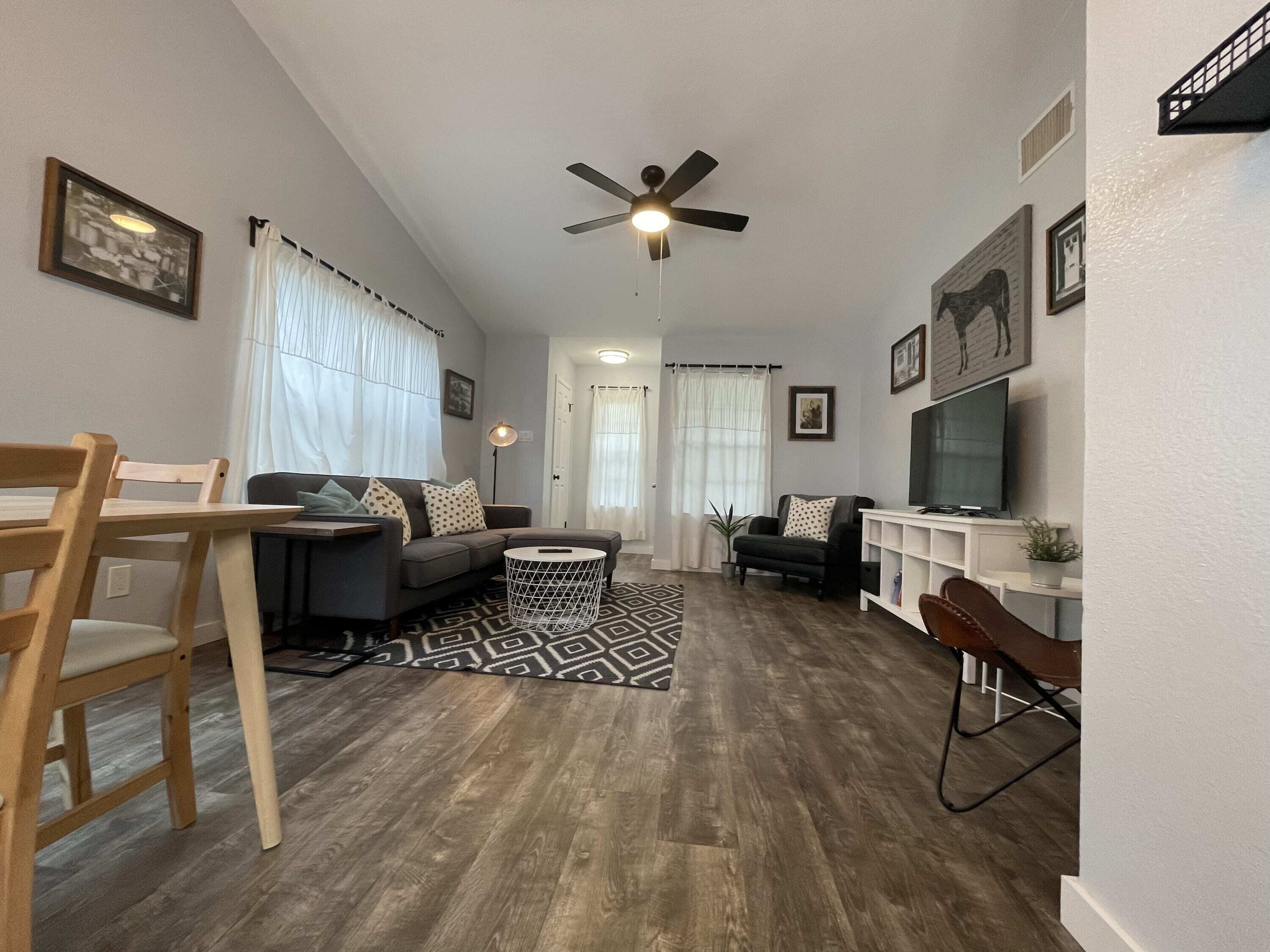 Televisie, Netflix, streamingdiensten en een kantoor