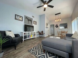 TV, Netflix, streaming services, offices - Families/Couples | Perfect for a Home Base II (Austin)