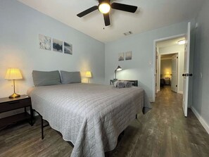 2 bedrooms, iron/ironing board, travel cot, WiFi - Families/Couples | Perfect for a Home Base II (Austin)