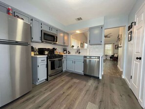 Coffee/tea maker, fridge, microwave, oven - Families/Couples | Perfect for a Home Base II (Austin)