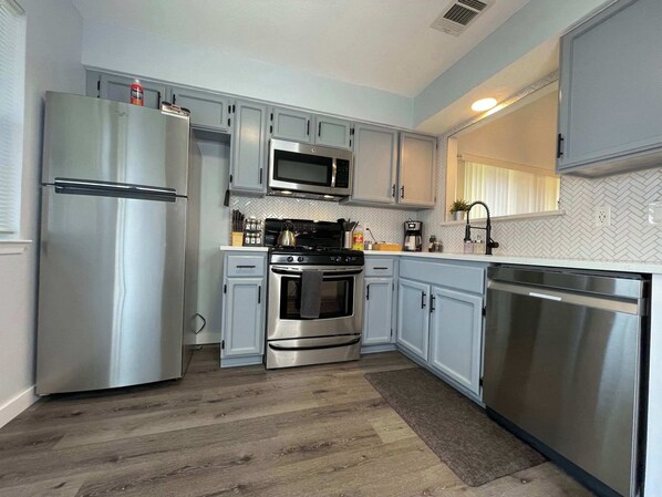Coffee/tea maker, fridge, microwave, oven - Families/Couples | Perfect for a Home Base II (Austin)