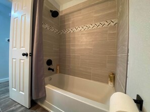 Bathtub, hair dryer - Families/Couples | Perfect for a Home Base II (Austin)