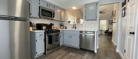 Refrigerador, microondas, horno, placa de cocina