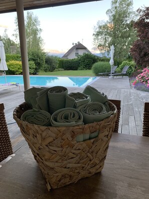 Een buitenzwembad