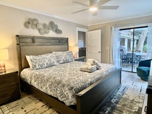 4 bedrooms, iron/ironing board, travel cot, WiFi - Spacious, Pet-Friendly Home  Sea Pines Golf Views (Hilton Head Island)