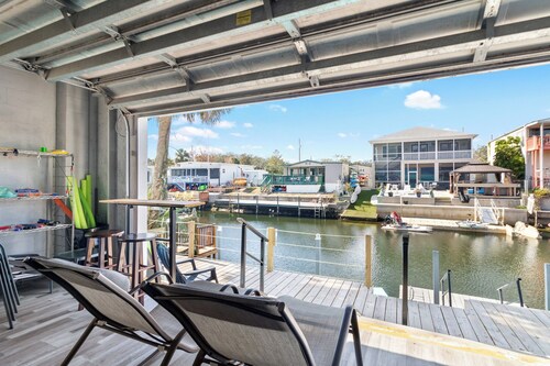 Waterfront: Jacuzzi, SUP, Kayaks, Big H2O Mat, Fun Room, Ping Pong, Dock & Canoe