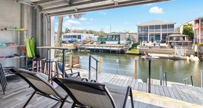 Waterfront: Jacuzzi, SUP, Kayaks, Big H2O Mat, Fun Room, Ping Pong, Dock & Canoe
