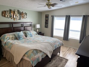 3 bedrooms, desk, iron/ironing board, free WiFi