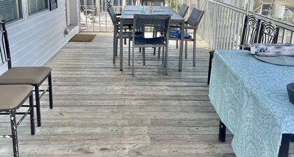 Waterfront: Jacuzzi, SUP, Kayaks, Big H2O Mat, Fun Room, Ping Pong, Dock & Canoe