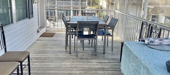 Waterfront: Jacuzzi, SUP, Kayaks, Big H2O Mat, Fun Room, Ping Pong, Dock & Canoe