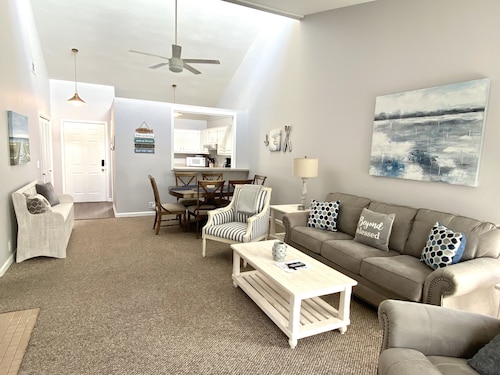 CAROL'S GETAWAY near Sandy Beach