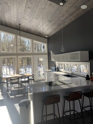 Fridge, microwave, oven, stovetop - MCCRACKEN’S MID CENTURY MODERN LUXURY COTTAGE (Harcourt)