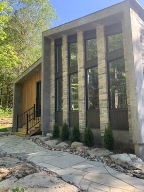 Exterior - MCCRACKEN’S MID CENTURY MODERN LUXURY COTTAGE (Harcourt)