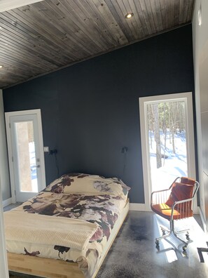 3 bedrooms, desk, travel cot, free WiFi