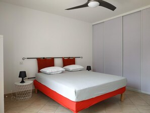 3 chambres, fer et planche à repasser, Wi-Fi, draps fournis