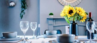 Perfect for business & large groups, sleeps 8!