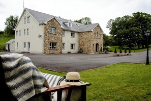 Exterior - Luxury 15-Bed Manor | Sleeps 30+ | All Ensuite Rooms (Donegal Town)