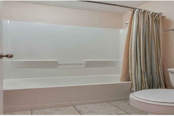 Combined shower/bathtub, hair dryer, towels, soap
