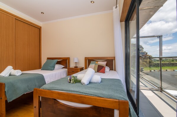 3 bedrooms, iron/ironing board, free WiFi, bed sheets