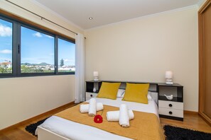 3 quartos, ferros/tábuas de passar roupa, Wi-Fi de cortesia