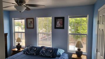4 habitaciones, escritorio, wifi gratis y ropa de cama