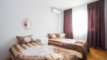 City Apartment | 4 bedrooms, free WiFi