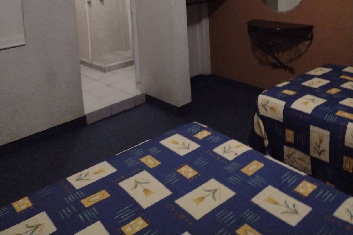 WiFi (free), bed sheets