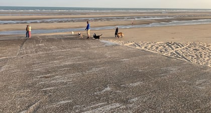 Studio vue sur mer avec piscine interieure.