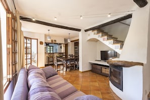 TV, fireplace - House in Playa de Muro with 3 bedrooms, 2 bathrooms, wifi and barbecue (Playa de Muro)