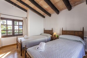 3 bedrooms, free WiFi, bed sheets