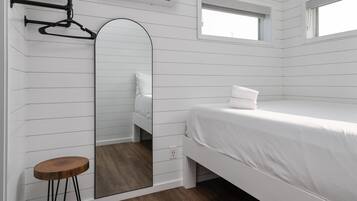 2 bedrooms, iron/ironing board, WiFi (free), bed sheets