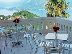Outdoor dining - EXCLUSIVE VILLA WITH FANTASTIC LAKE VIEW (PERLEDO)